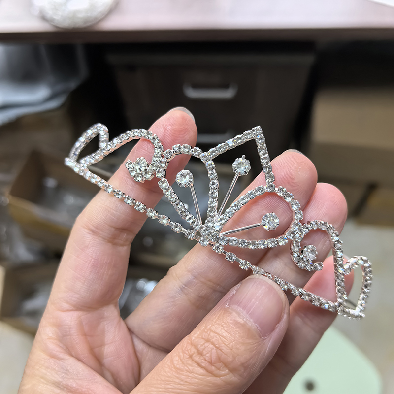 تاج زفاف فضي اللون مرصع بالأحج - مراجعة Tech Hair Accessories وسعره